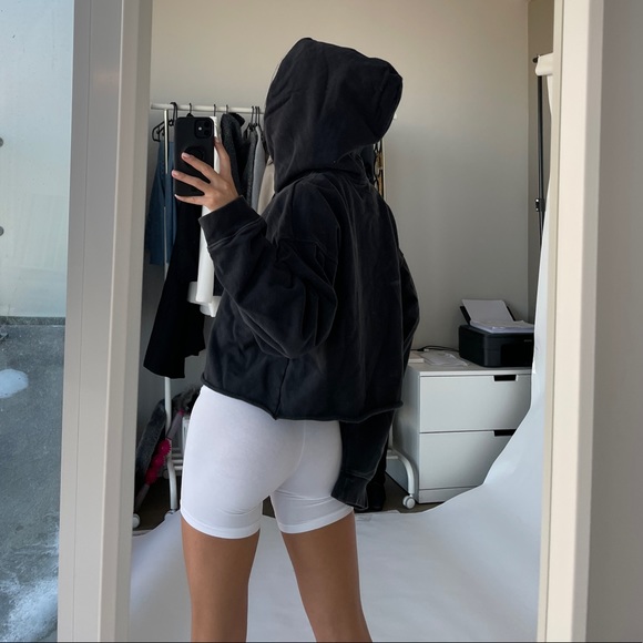 Levi’s cropped hoodie (like new) - Picture 3 of 5